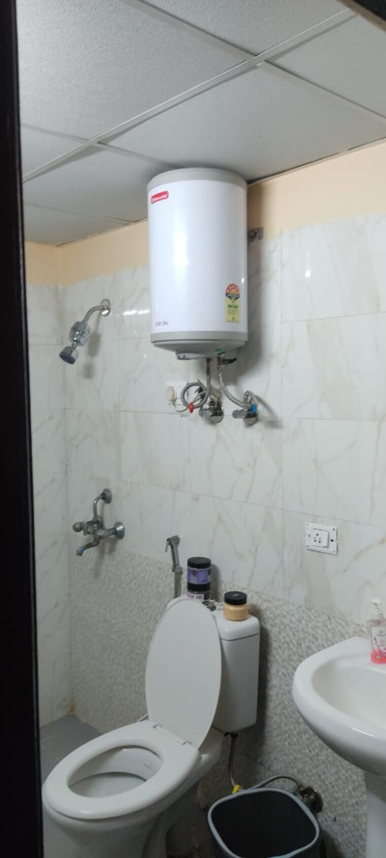 Bathroom, aims-golf-city 2.5 Bedroom 1150 Sq.Ft. Apartment In Sector 75 Noida 9554033