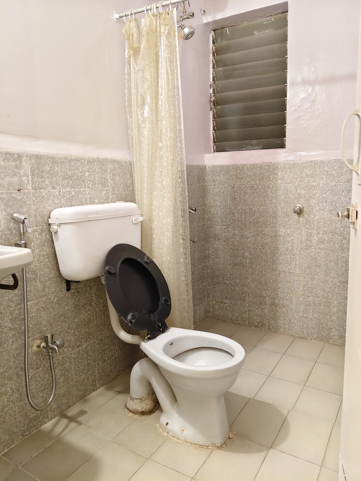 Bathroom, karia-konark-nagar-phase-1 2 Bedroom 1050 Sq.Ft. Apartment In Viman Nagar Pune 9554043