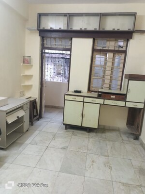 Room in 1 BHK Apartment at Shiv Apartments Matunga, Matunga – for Rent