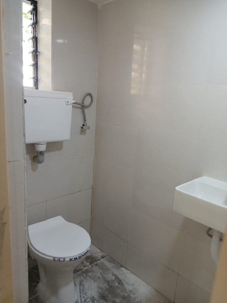 Bathroom, bandra west 2 Bedroom 700 Sq.Ft. Apartment In Bandra West Mumbai 9554058