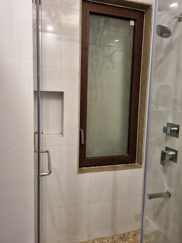 Building Lobby in 3 BHK Builder Floor at SAS Tower, Sector 38 – for Rent