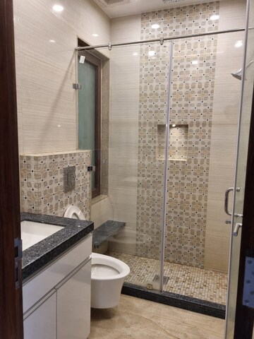 Bathroom in 3 BHK Builder Floor at SAS Tower, Sector 38 – for Rent