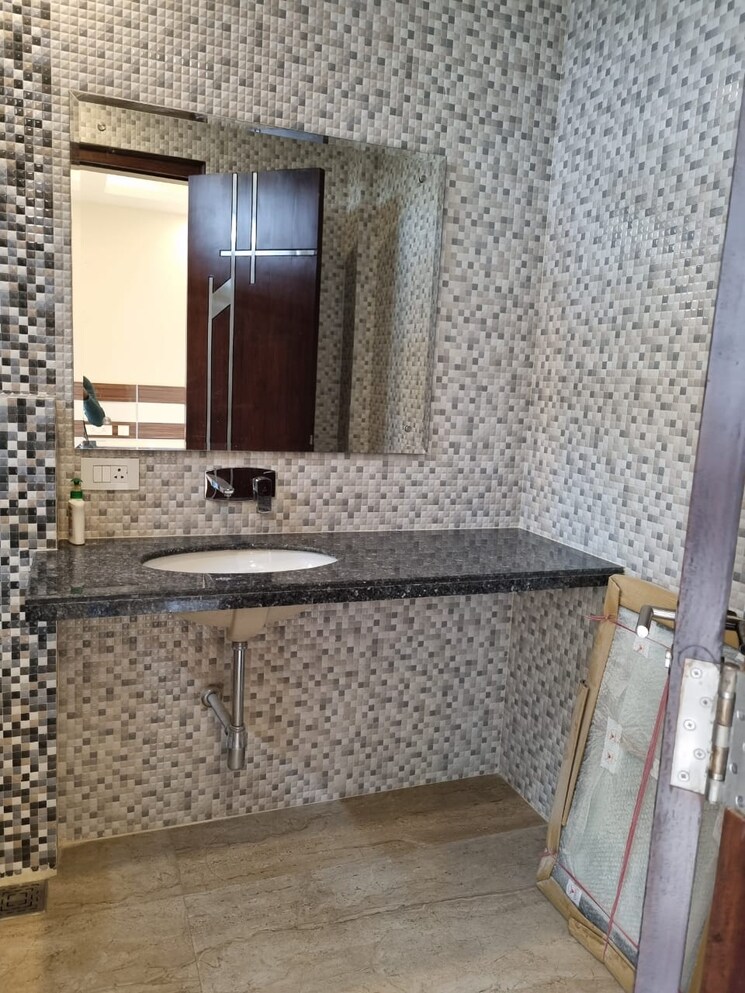 Bathroom, sas-tower 3 Bedroom 263 Sq.Yd. Builder Floor In Sector 38 Gurgaon 9554092