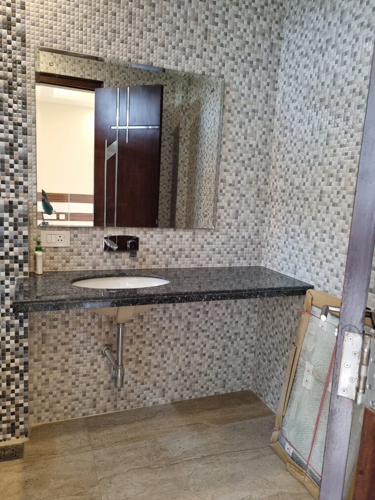 Bathroom, sas-tower 3 Bedroom 263 Sq.Yd. Builder Floor In Sector 38 Gurgaon 9554092