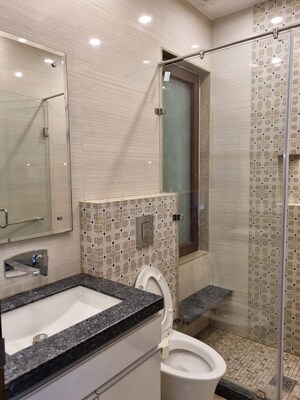 Bathroom in 3 BHK Builder Floor at SAS Tower, Sector 38 – for Rent