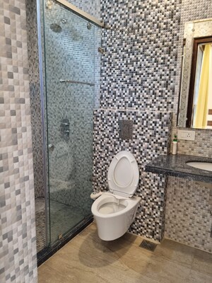 Bathroom in 3 BHK Builder Floor at SAS Tower, Sector 38 – for Rent