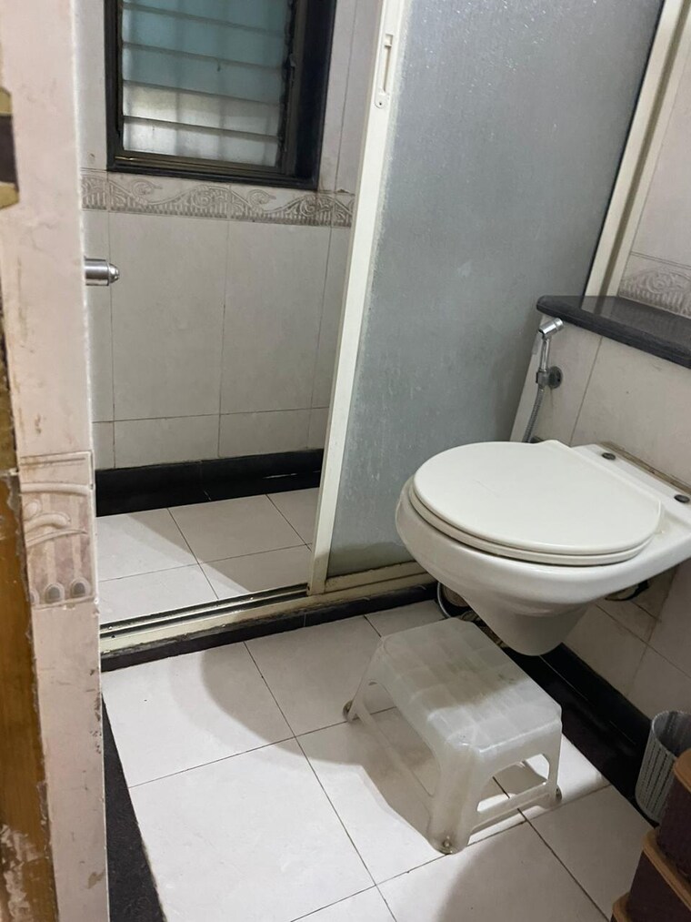 Bathroom, supreme-royal-accord 3 Bedroom 1400 Sq.Ft. Apartment In Khar West Mumbai 9554094