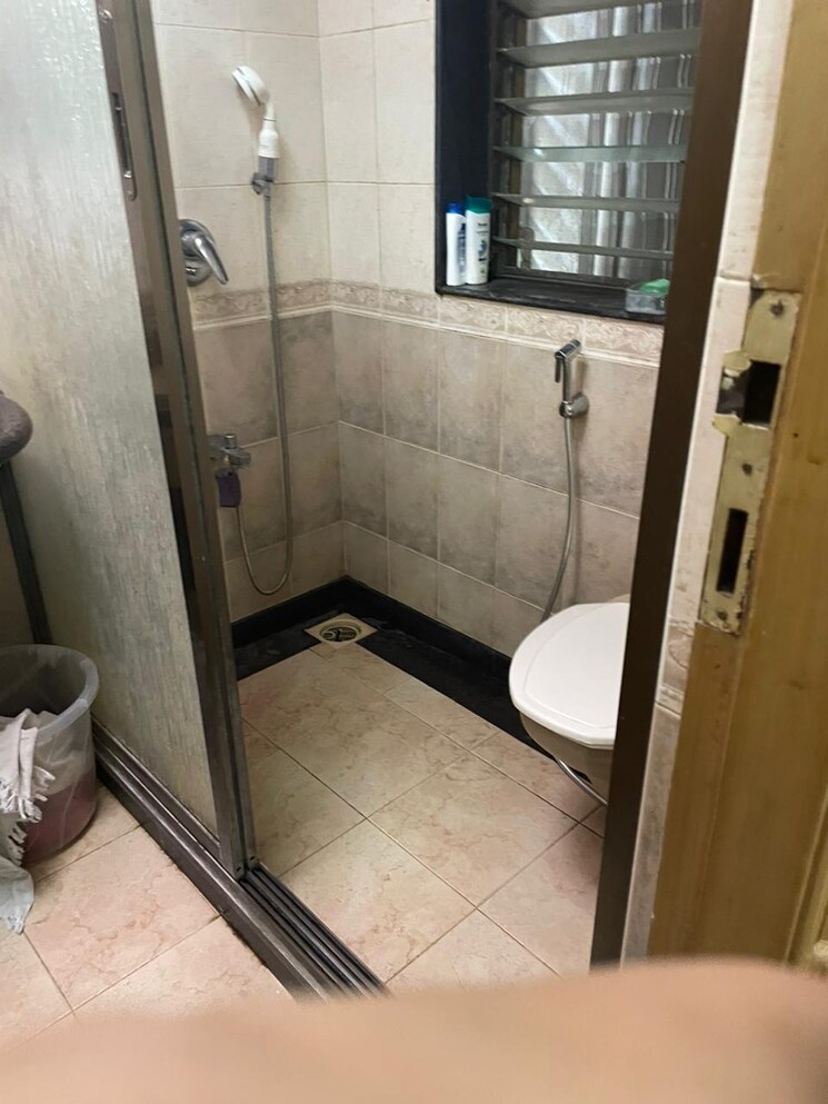 Bathroom, supreme-royal-accord 3 Bedroom 1400 Sq.Ft. Apartment In Khar West Mumbai 9554094
