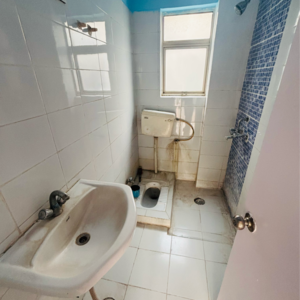 Bathroom in 2 BHK Builder Floor at Sare Crescent ParC Ebony Greens Phase III, Girdharpur rd – for Rent