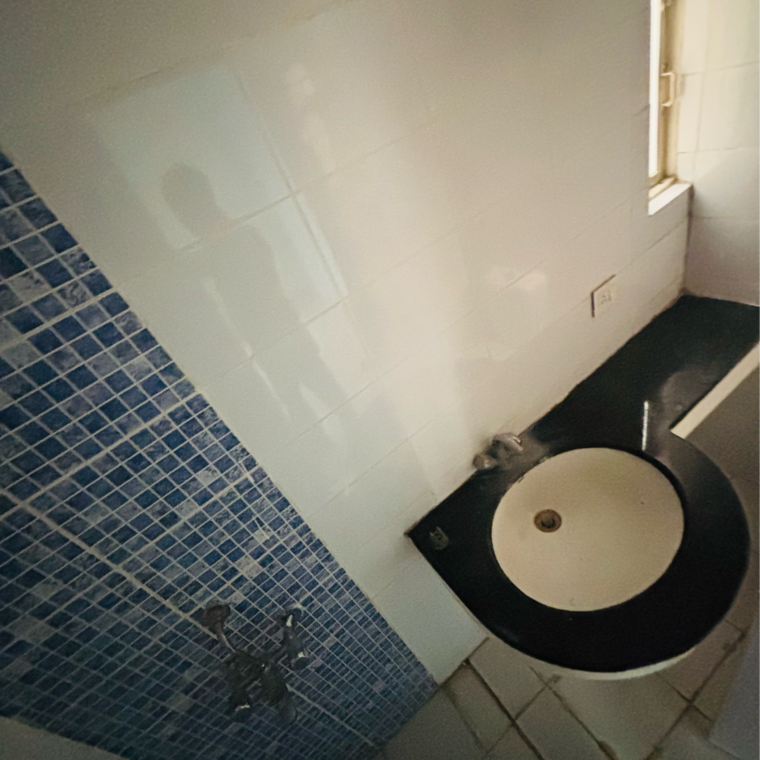 Bathroom, sare-crescent-parc-ebony-greens-phase-iii 2 Bedroom 1034 Sq.Ft. Builder Floor In Girdharpur rd Ghaziabad 9554112