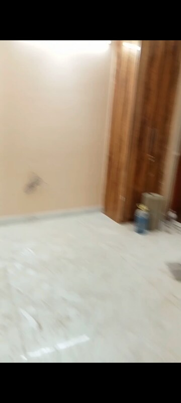 Room in 3 BHK Builder Floor at Mahavir Enclave 1 – for Rent