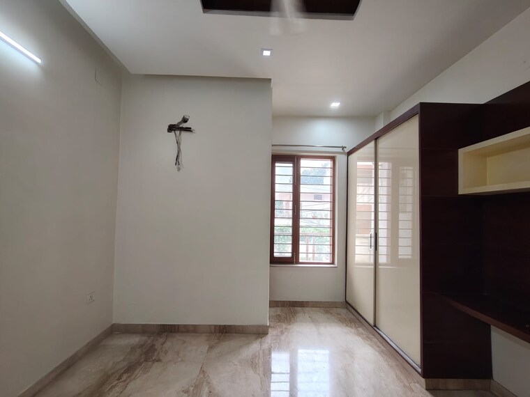 Bedroom, sector 15 3 Bedroom 2200 Sq.Ft. Builder Floor In Sector 15 Faridabad 9554139