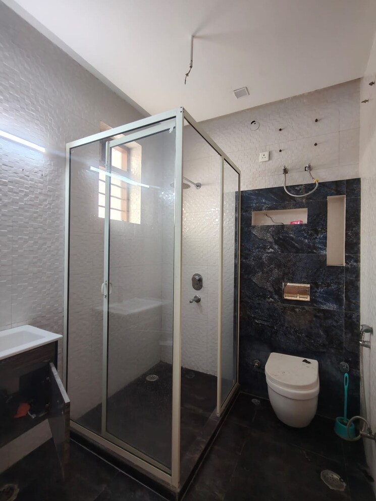 Bathroom, sector 15 3 Bedroom 2200 Sq.Ft. Builder Floor In Sector 15 Faridabad 9554139