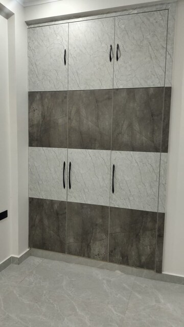 Furnished Amenities in 2 BHK Builder Floor at Tapovan – for Rent