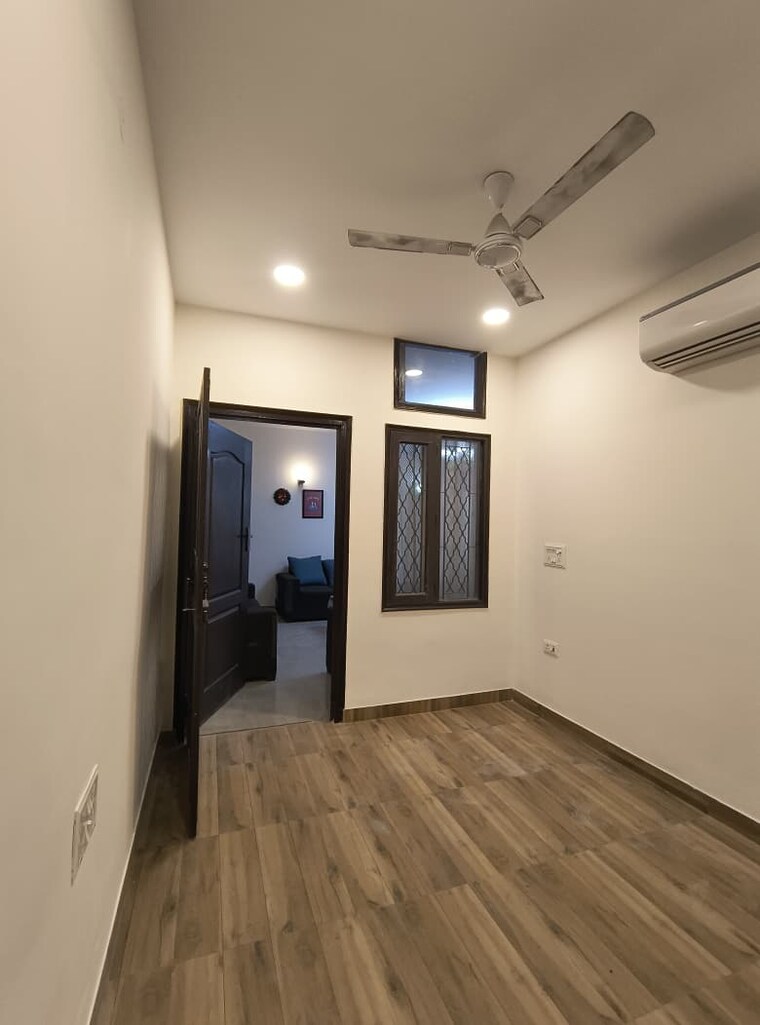 Room, ardee-mall 3 Bedroom 2700 Sq.Ft. Builder Floor In Sector 52 Gurgaon 9554152