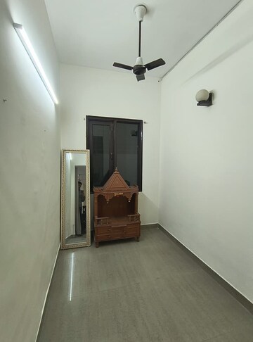 Living Room in 3 BHK Builder Floor at Ardee Mall, Sector 52 – for Rent