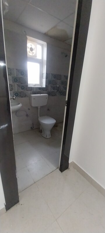 Furnished Amenities in 3 BHK Apartment at Signature Global Golf Greens, Sector 79 – for Rent