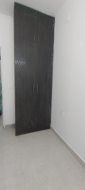 Furnished Amenities in 3 BHK Apartment at Signature Global Golf Greens, Sector 79 – for Rent