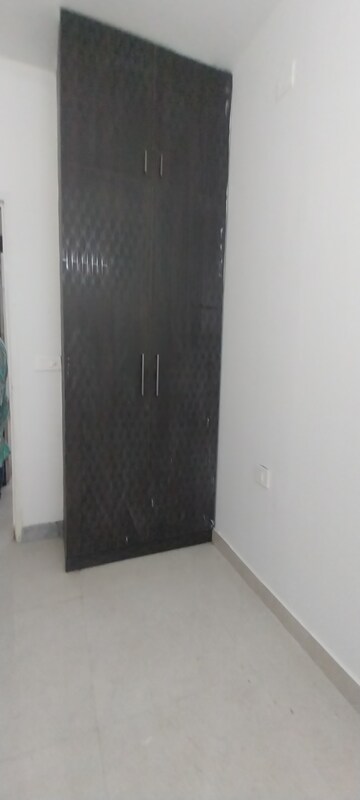 Furnished Amenities in 3 BHK Apartment at Signature Global Golf Greens, Sector 79 – for Rent