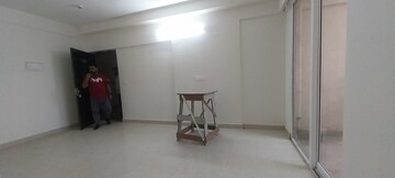 Room in 3 BHK Apartment at Signature Global Golf Greens, Sector 79 – for Rent