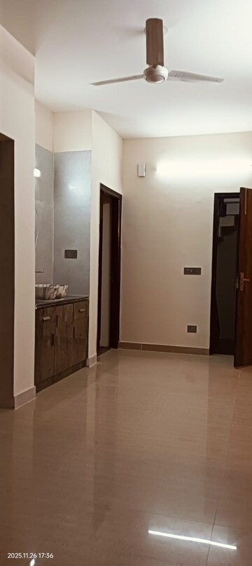 Room in 3 BHK Builder Floor at Ardee City, Sector 52 – for Rent