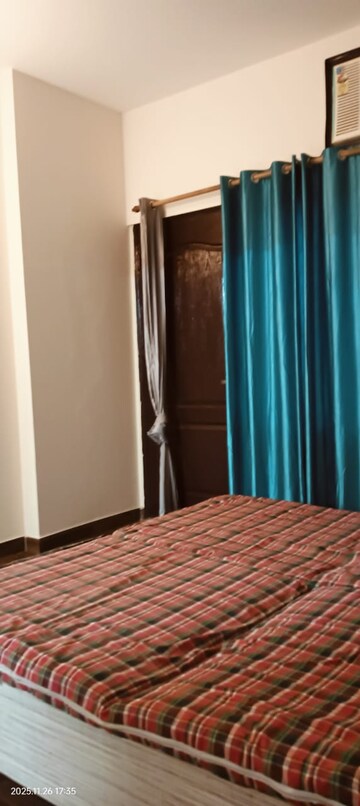 Bedroom in 3 BHK Builder Floor at Ardee City, Sector 52 – for Rent