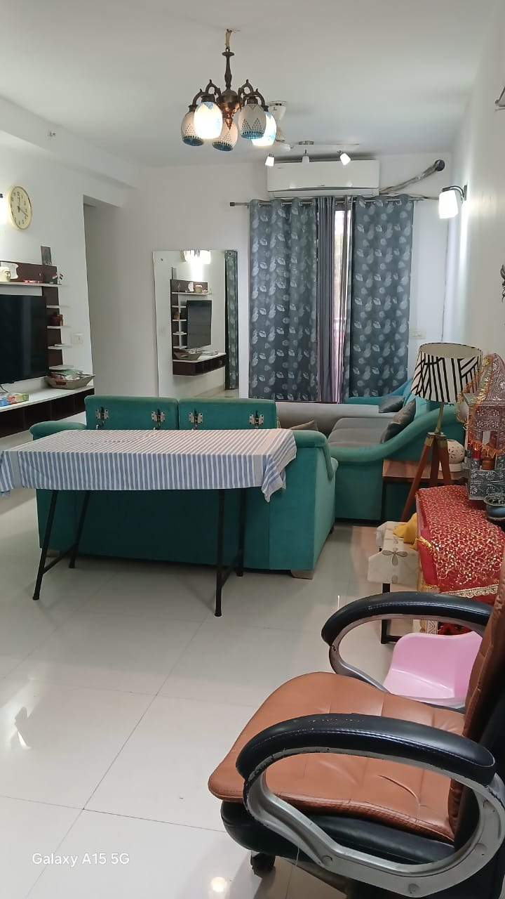 2 BHK + Extra Room Apartment For Sale in Godrej Summit