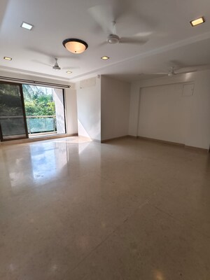 Room in 3 BHK Apartment at Casa Di Rosa, Bandra West – for Rent