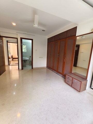 Room in 3 BHK Apartment at Casa Di Rosa, Bandra West – for Rent