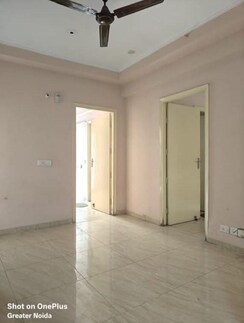 2.5 BHK + Study Room Apartment For Sale in Gaur City 2 - 16th Avenue