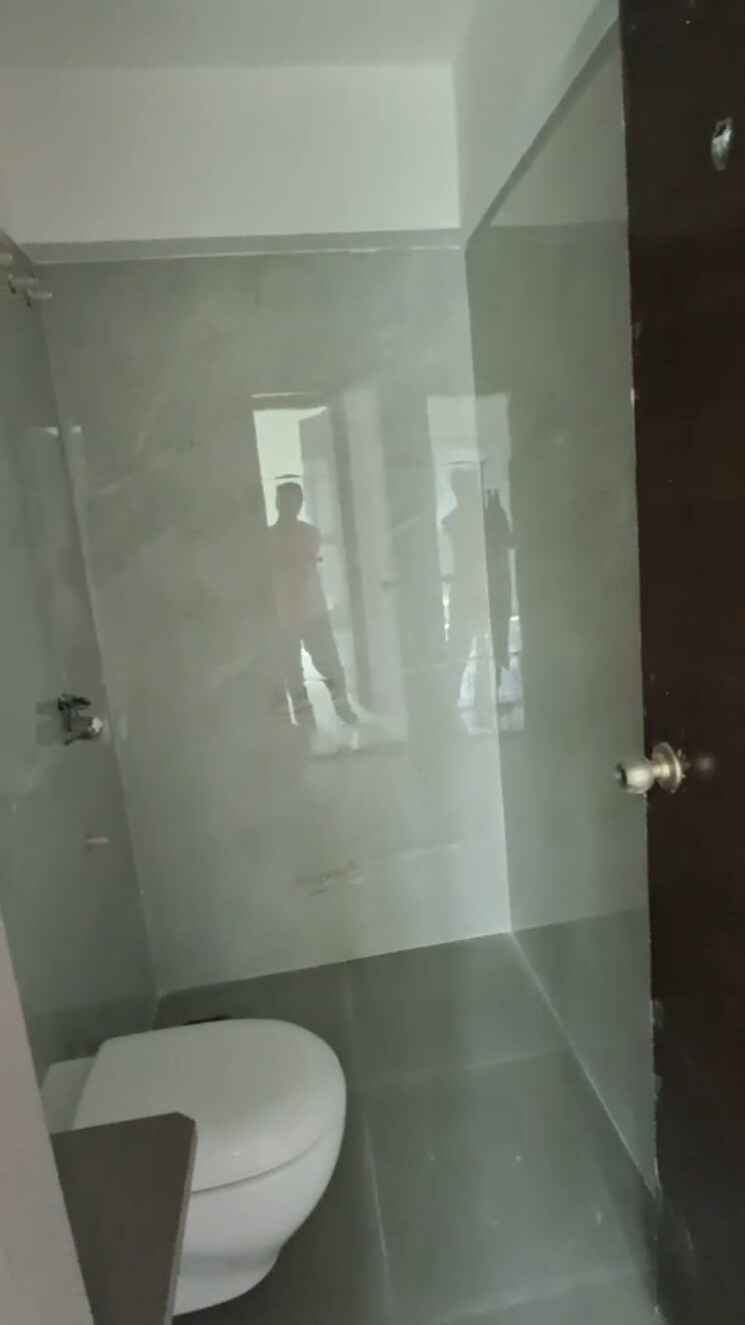 Bathroom, tilak nagar 2.5 Bedroom 810 Sq.Ft. Apartment In Tilak Nagar Mumbai 9554275