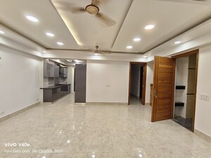 Room in 3 BHK Builder Floor at Vasant Kunj – for Rent