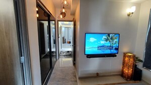 Room in 2 BHK Apartment at Kalpataru Paramount, Kapur Bawdi – for Rent