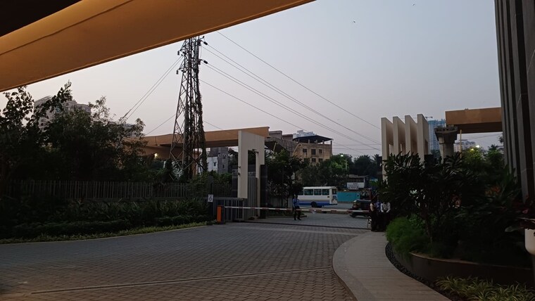  Parking, kalpataru-paramount 2 Bedroom 800 Sq.Ft. Apartment In Kapur Bawdi Thane 9554268