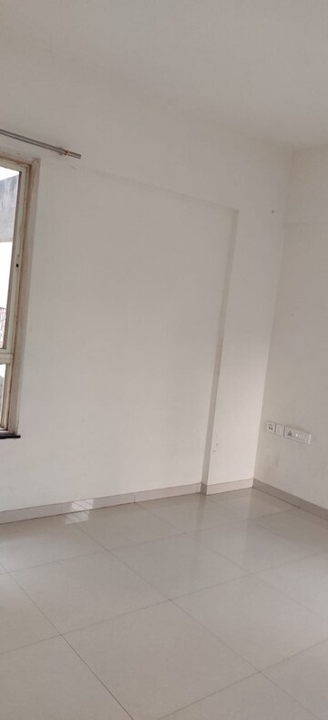 Room in 2 BHK Apartment at Nyati Esplanade, Bavdhan – for Rent
