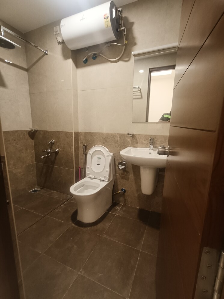 Bathroom, domlur 2 Bedroom 1200 Sq.Ft. Apartment In Domlur Bangalore 9554335