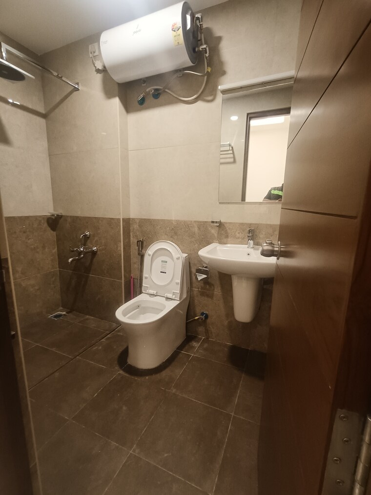 Bathroom, domlur 2 Bedroom 1200 Sq.Ft. Apartment In Domlur Bangalore 9554335