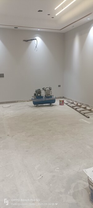 Parking in 3 BHK Builder Floor at Janakpuri – for Sale