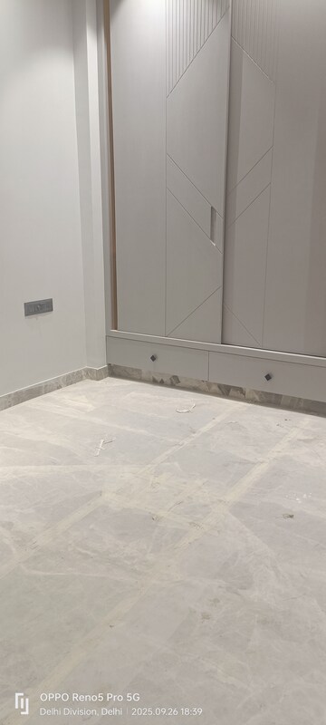 Room in 3 BHK Builder Floor at Janakpuri – for Sale