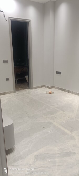 Room in 3 BHK Builder Floor at Janakpuri – for Sale