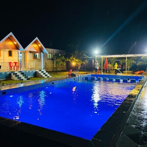 Swimming Pool in 6 BHK Villa at Karjat – for Rent