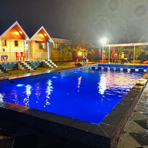 Swimming Pool in 6 BHK Villa at Karjat – for Rent