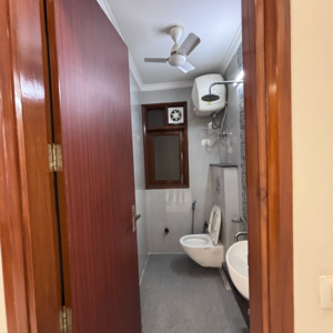 Building Lobby in 3 BHK Builder Floor at Gautam Nagar – for Rent