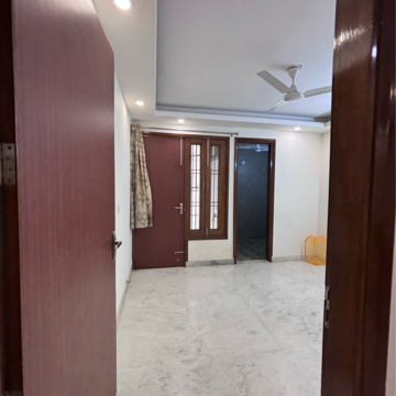 Room in 3 BHK Builder Floor at Gautam Nagar – for Rent