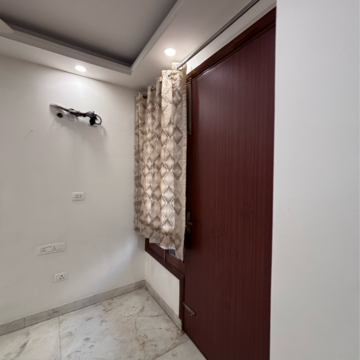 Room in 3 BHK Builder Floor at Gautam Nagar – for Rent
