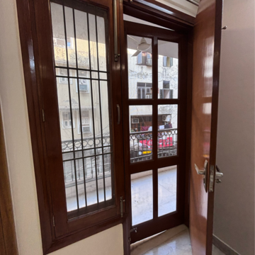 Room in 3 BHK Builder Floor at Gautam Nagar – for Rent