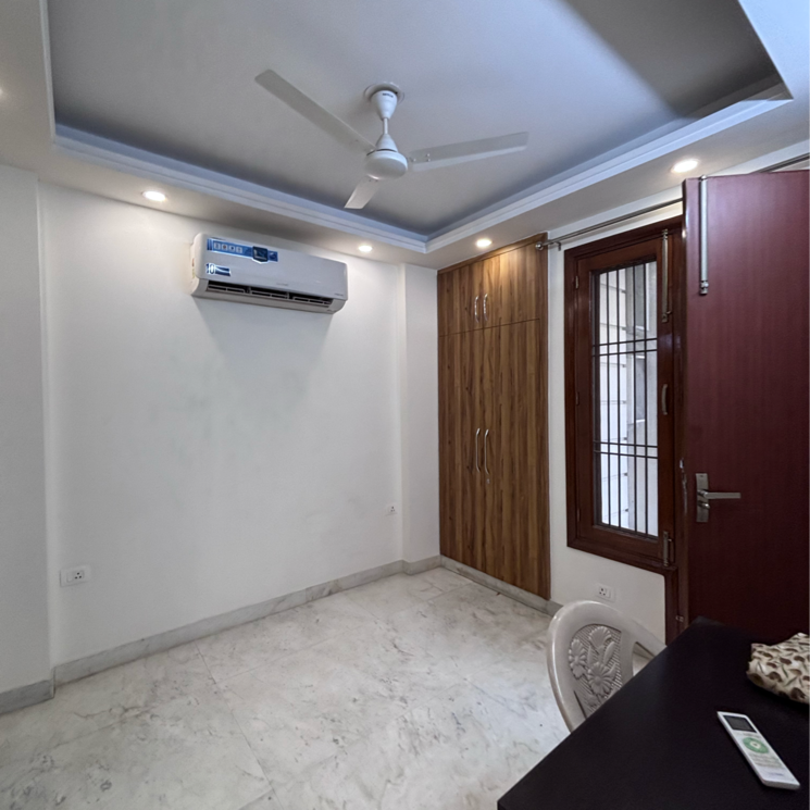 Room, gautam nagar 3 Bedroom 200 Sq.Yd. Builder Floor In Gautam Nagar Delhi 9554373