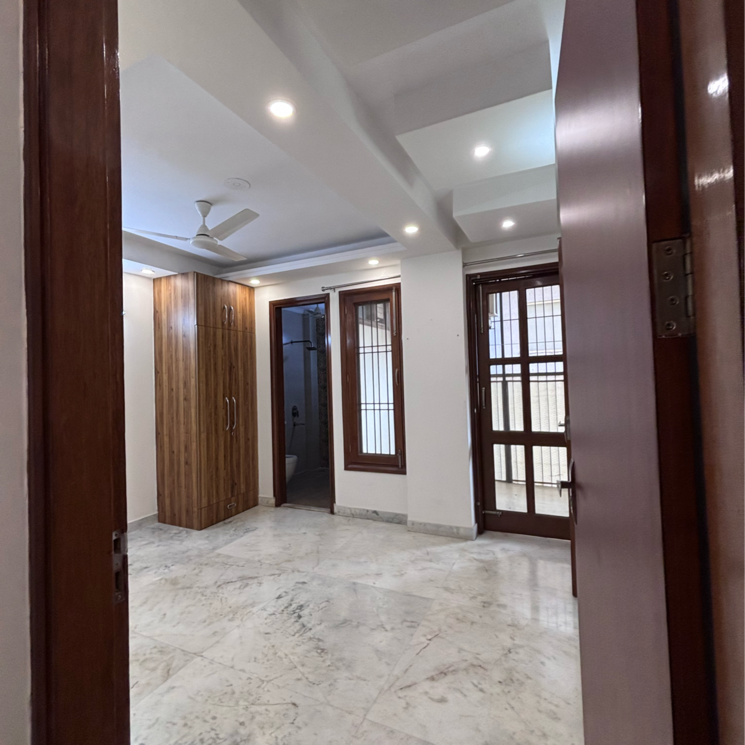 Room, gautam nagar 3 Bedroom 200 Sq.Yd. Builder Floor In Gautam Nagar Delhi 9554373