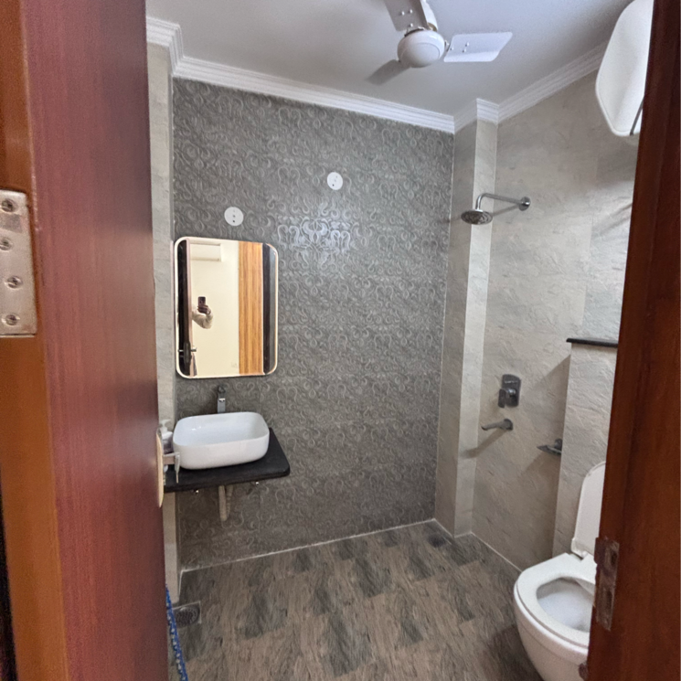 Bathroom, gautam nagar 3 Bedroom 200 Sq.Yd. Builder Floor In Gautam Nagar Delhi 9554373