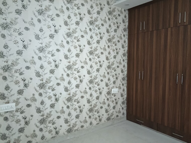 Room, dhakoli 3 Bedroom 122 Sq.Yd. Builder Floor In Dhakoli Zirakpur 9554389